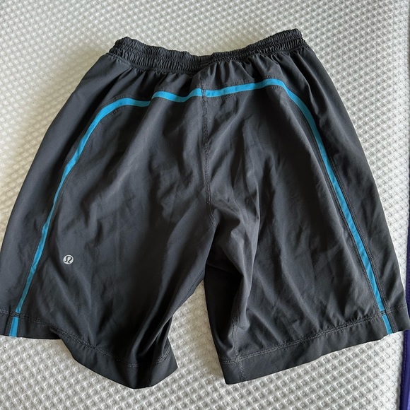 Lululemon shorts with liner - Picture 2 of 3